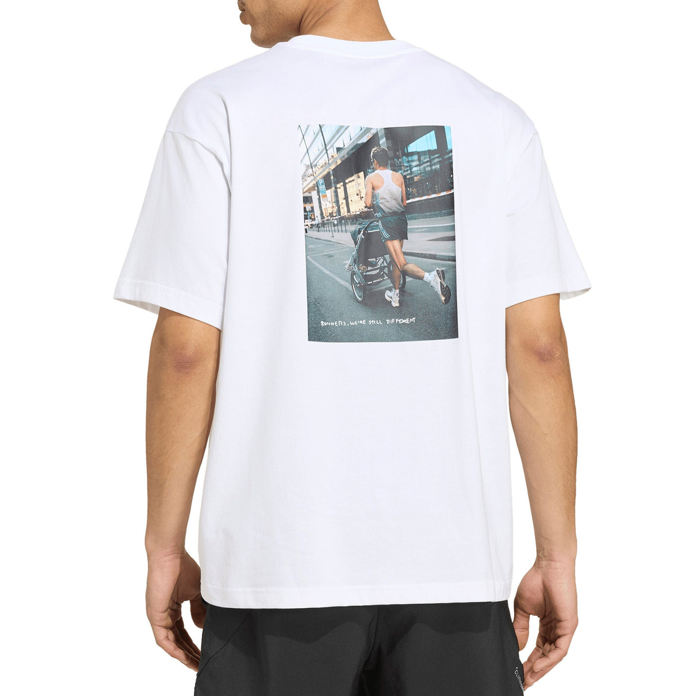 Adidas	T-shirt graphique Runners We Are Different