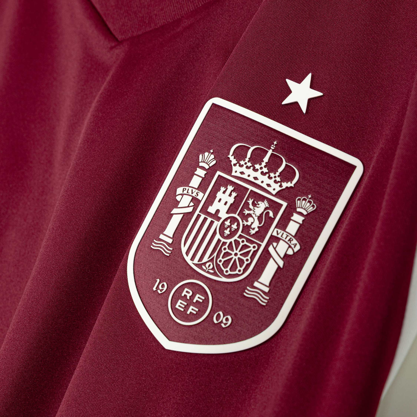 Adidas	Espagne 26 Maillot d'avant-match extérieur