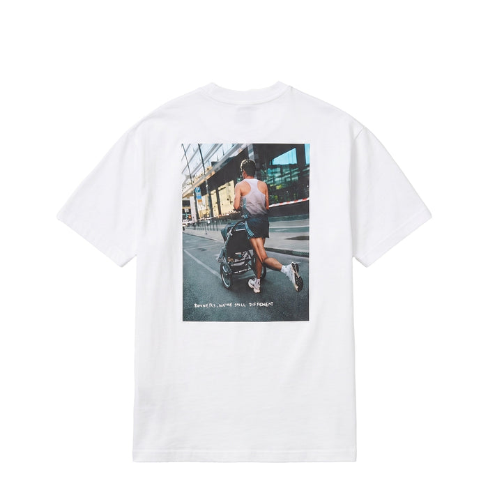 Adidas	T-shirt graphique Runners We Are Different